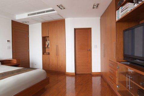 Condominio de 2 dormitorios en Sathon, Bangkok, Tailandia № 144153 - foto 15