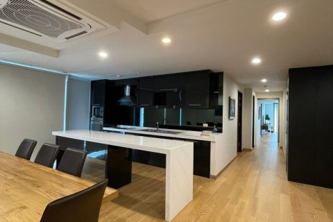 Condominio de 4 dormitorios en Bangkok, Tailandia № 143528 - foto 6