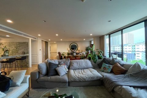 Condo in Bangkok, Thailand, 3 bedrooms  № 143454