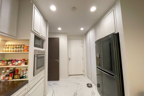 Condominio de 3 dormitorios en Bangkok, Tailandia № 143454 - foto 19