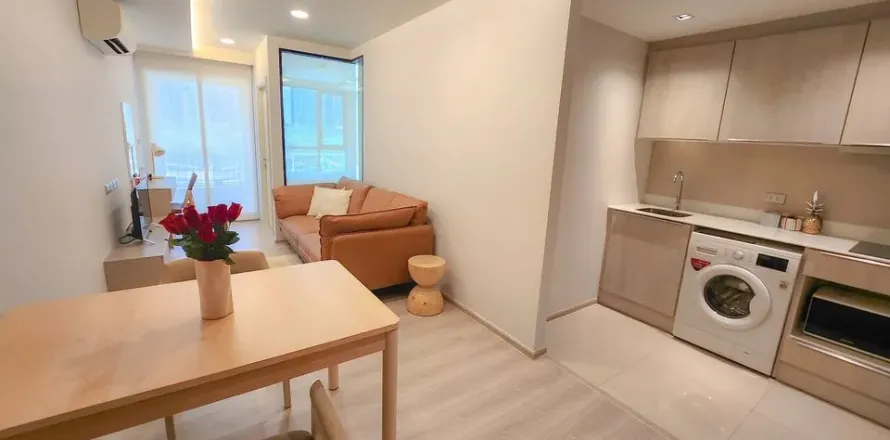 Studio in the Condo in Khlong Toei, Bangkok, Thailand № 156897