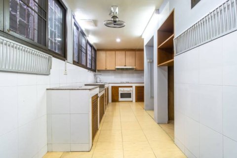 Adosado de 4 dormitorios en Bangkok, Tailandia № 157833 - foto 7