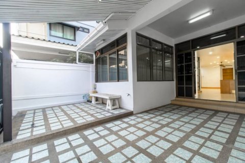 Townhouse à Bangkok, Thaïlande 4 chambres № 157833