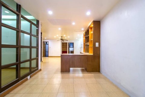 Adosado de 4 dormitorios en Bangkok, Tailandia № 157833 - foto 5
