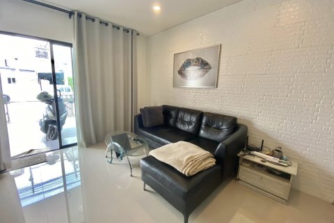 Casa de 3 dormitorios en Bangkok, Tailandia № 157749 - foto 11