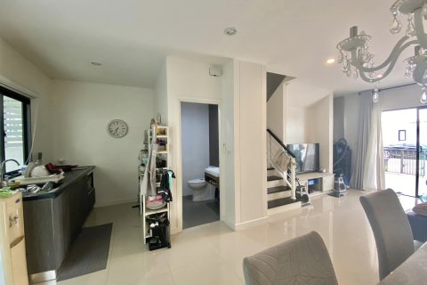 Casa de 3 dormitorios en Bangkok, Tailandia № 157749 - foto 13