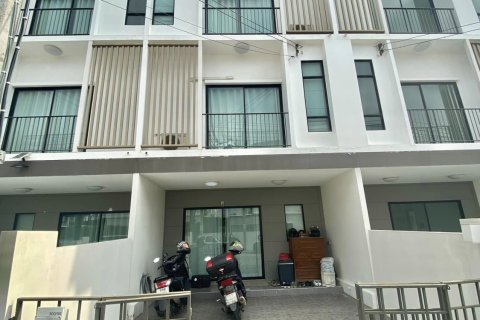 Casa de 3 dormitorios en Bangkok, Tailandia № 157749 - foto 10