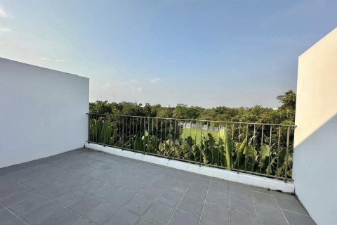 Casa de 3 dormitorios en Bangkok, Tailandia № 157749 - foto 3