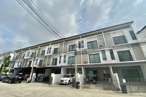 Casa de 3 dormitorios en Bangkok, Tailandia № 157749 - foto 12