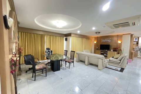 Condominio de 3 dormitorios en Bangkok, Tailandia № 157745 - foto 26