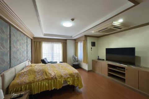 Condominio de 3 dormitorios en Bangkok, Tailandia № 157745 - foto 17