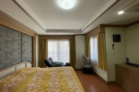 Condominio de 3 dormitorios en Bangkok, Tailandia № 157745 - foto 19