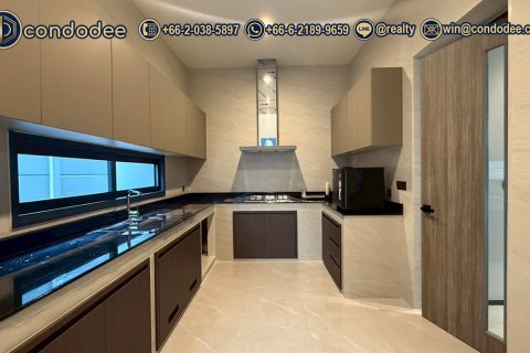 Casa de 5 dormitorios en Bangkok, Tailandia № 149679 - foto 11