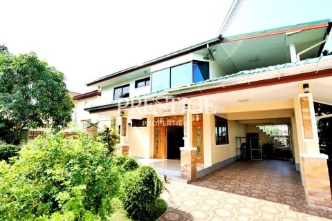 Casa de 4 dormitorios en Pattaya, Tailandia № 198711