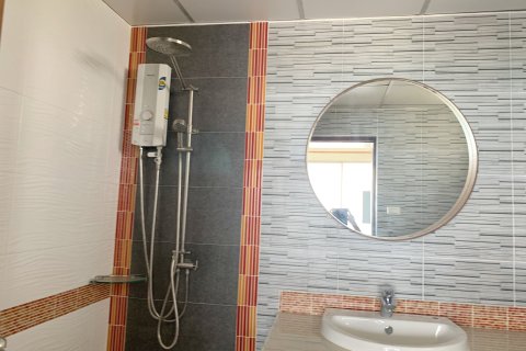 Condominio de 2 dormitorios en Rayong, Tailandia № 170487 - foto 13