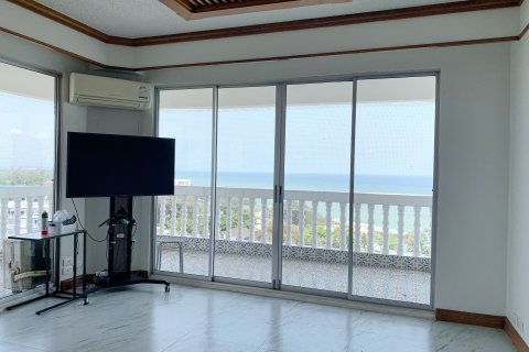 Condominio de 2 dormitorios en Rayong, Tailandia № 170487 - foto 12