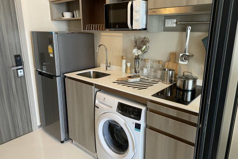 Estudio en el condominio en Watthana, Bangkok, Tailandia № 137508 - foto 3