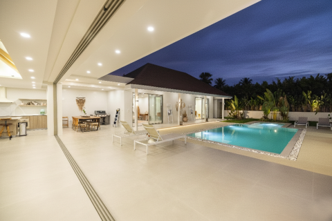 Casa de 5 dormitorios en Phuket, Tailandia № 164075 - foto 7