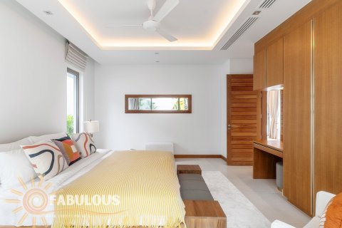 Chalet de 3 dormitorios en Bang Tao, Tailandia № 179387 - foto 9