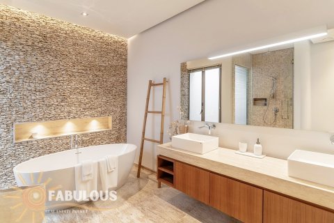Chalet de 3 dormitorios en Bang Tao, Tailandia № 179387 - foto 13