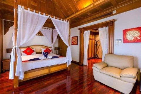 Chalet de 4 dormitorios en Kathu, Tailandia № 135153 - foto 8