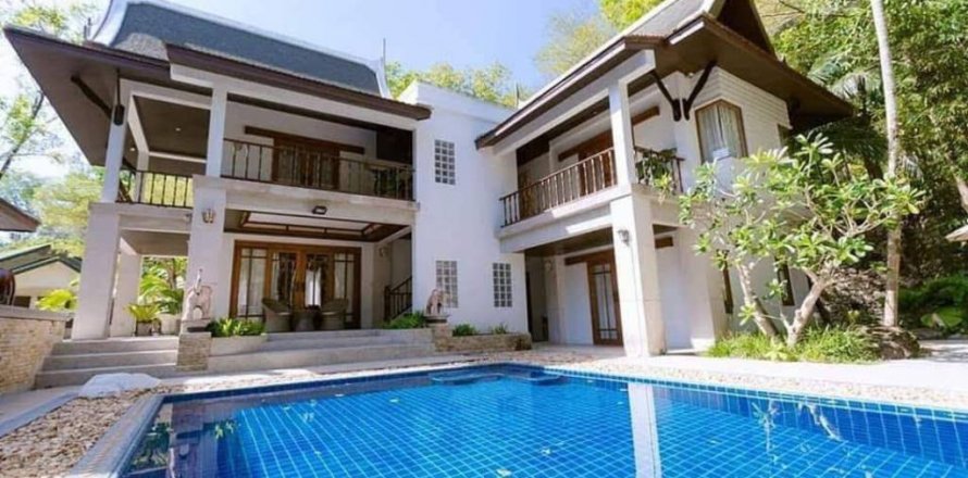 Chalet de 4 dormitorios en Kathu, Tailandia № 135153