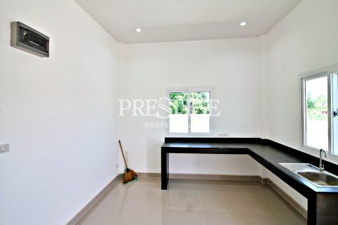 Casa de 3 dormitorios en Pattaya, Tailandia № 209927 - foto 7