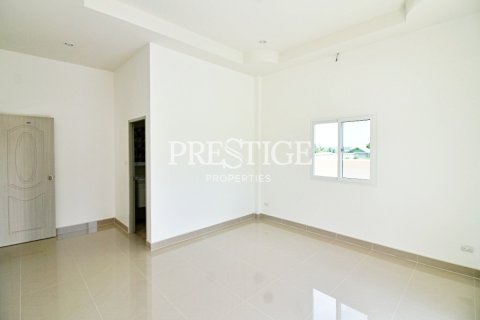 Casa de 3 dormitorios en Pattaya, Tailandia № 209927 - foto 4