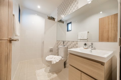 Chalet de 3 dormitorios en Phuket, Tailandia № 210219 - foto 22