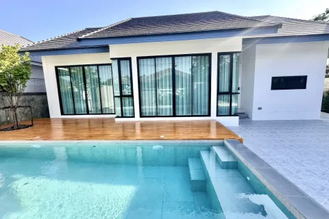 House in Pattaya, Thailand 4 bedrooms № 155610