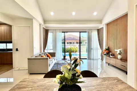 Casa de 4 dormitorios en Pattaya, Tailandia № 155610 - foto 10