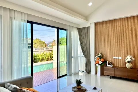 Casa de 4 dormitorios en Pattaya, Tailandia № 155610 - foto 12