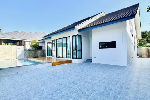 Casa de 4 dormitorios en Pattaya, Tailandia № 155610 - foto 4