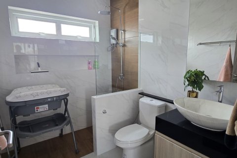 Casa de 3 dormitorios en Pattaya, Tailandia № 155614 - foto 15