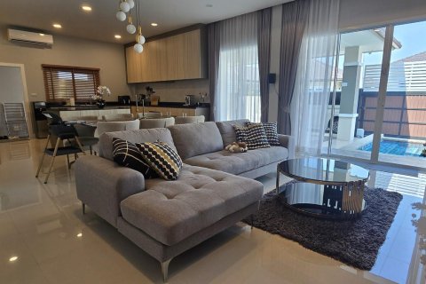 Casa de 3 dormitorios en Pattaya, Tailandia № 155614 - foto 3