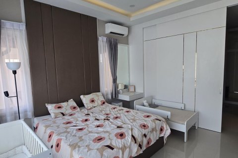 Casa de 3 dormitorios en Pattaya, Tailandia № 155614 - foto 21