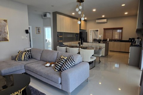 Casa de 3 dormitorios en Pattaya, Tailandia № 155614 - foto 5