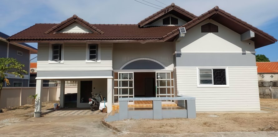Casa de 3 dormitorios en Pattaya, Tailandia № 155611