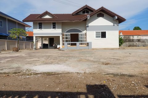 Casa de 3 dormitorios en Pattaya, Tailandia № 155611 - foto 2