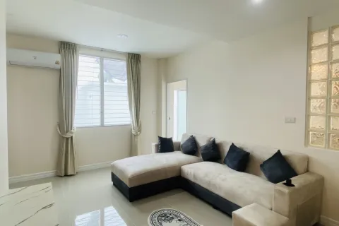 Casa de 4 dormitorios en Pattaya, Tailandia № 155616 - foto 15
