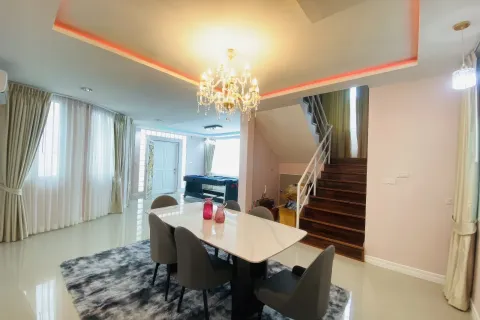 Casa de 4 dormitorios en Pattaya, Tailandia № 155616 - foto 9