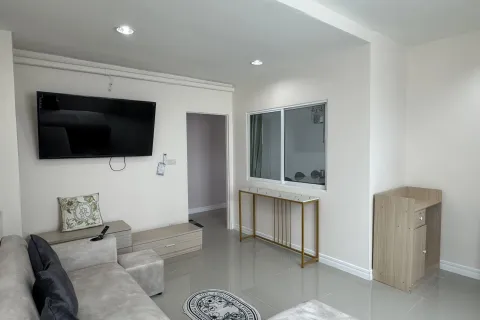 Casa de 4 dormitorios en Pattaya, Tailandia № 155616 - foto 16