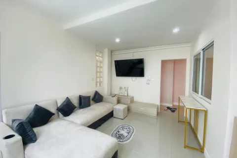 Casa de 4 dormitorios en Pattaya, Tailandia № 155616 - foto 14