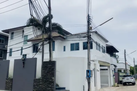 Casa de 4 dormitorios en Pattaya, Tailandia № 155616 - foto 7