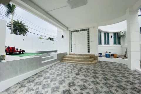 Casa de 4 dormitorios en Pattaya, Tailandia № 155616 - foto 5
