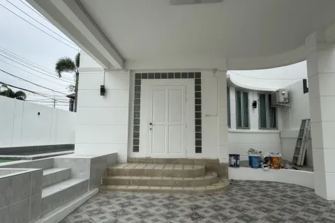 Casa de 4 dormitorios en Pattaya, Tailandia № 155616 - foto 8