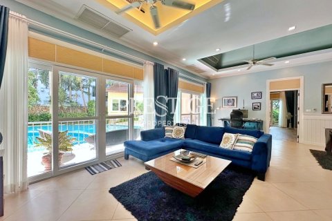 Condo in Pattaya, Thailand, 3 bedrooms № 198346