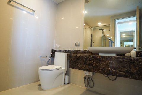 Condominio de 2 dormitorios en Bang Lamung, Tailandia № 70698 - foto 13