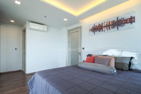 Condominio de 2 dormitorios en Bang Lamung, Tailandia № 70698 - foto 11