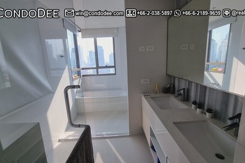 Condo in Watthana, Bangkok, Thailand, 2 bedrooms  № 201049 - photo 15